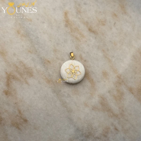 آویز طلا گلبرگ صدفی